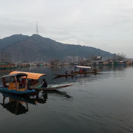 Houseboat Dunhill Bed & Breakfast ศรีนาการ์ ภายนอก รูปภาพ