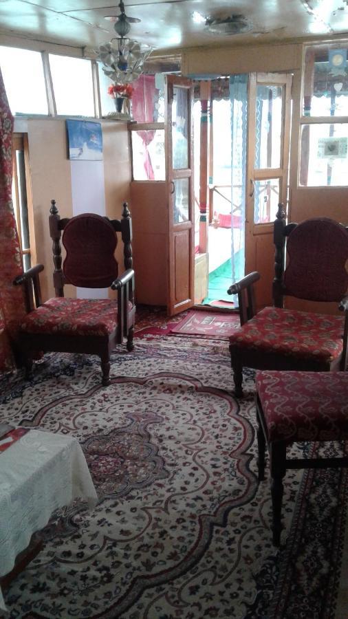 Houseboat Dunhill Bed & Breakfast ศรีนาการ์ ภายนอก รูปภาพ