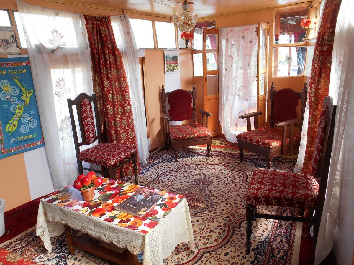 Houseboat Dunhill Bed & Breakfast ศรีนาการ์ ภายนอก รูปภาพ